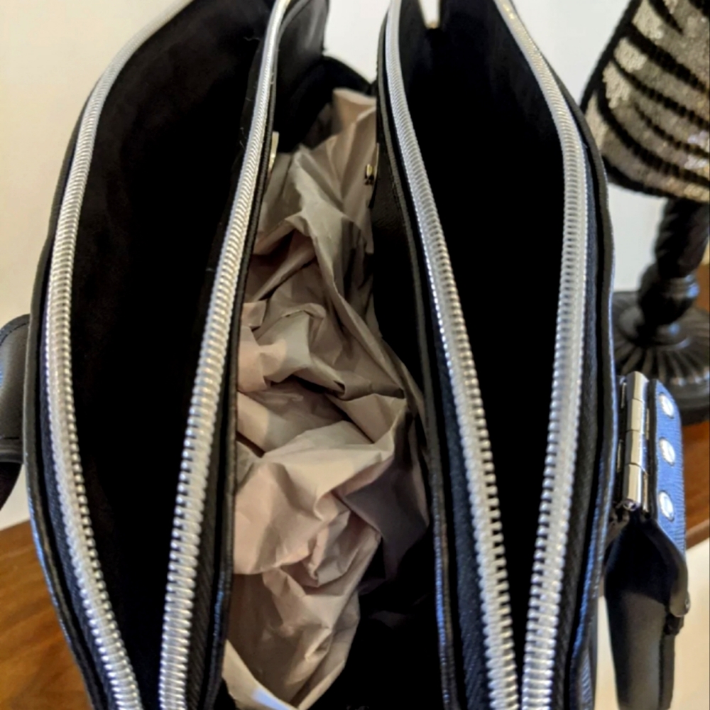 Kenneth Cole reaction Women's Shoulder Bag. - Picture 4 of 7